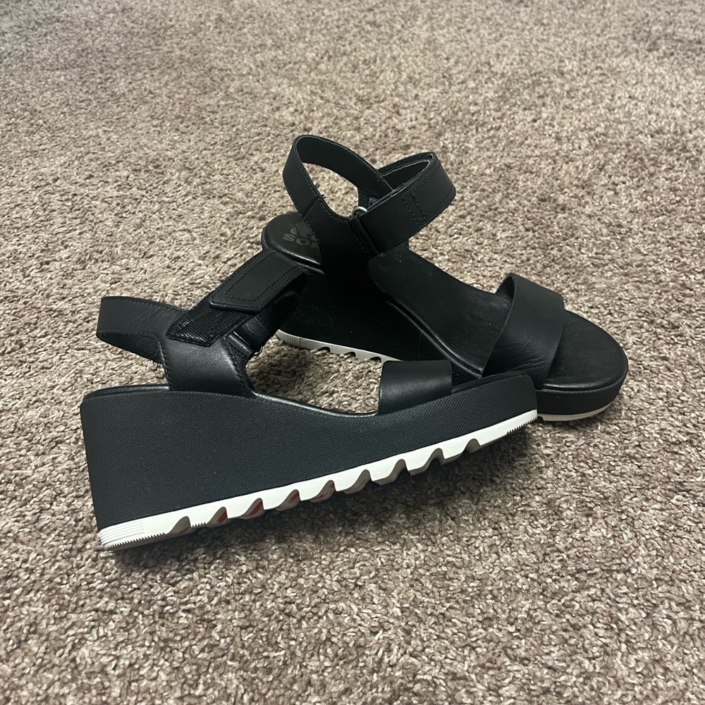 Sorel Women’s Black Wedge Sandals size 7